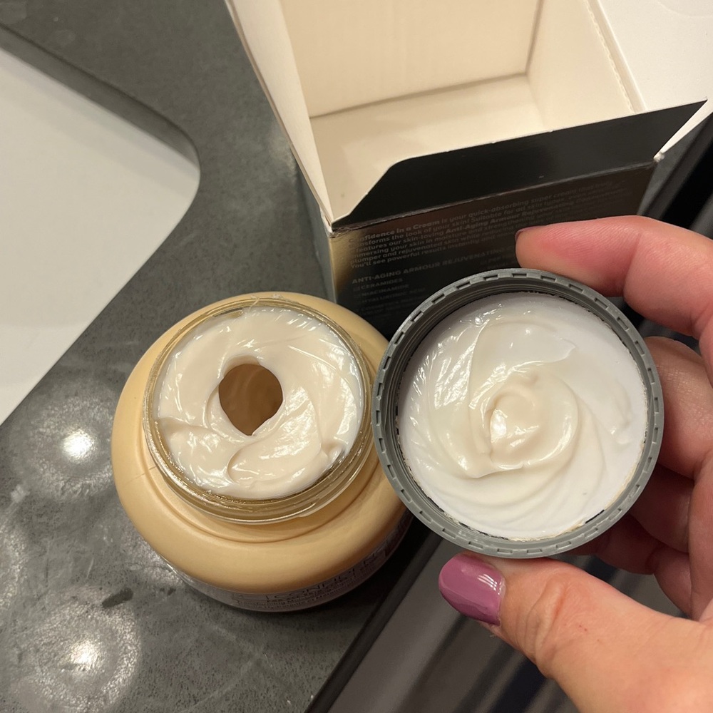 IT cosmetics confidence in a cream - Picture 4 of 4
